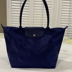 Large Longchamp LePliage NEO - discontinued model in the color New Navy